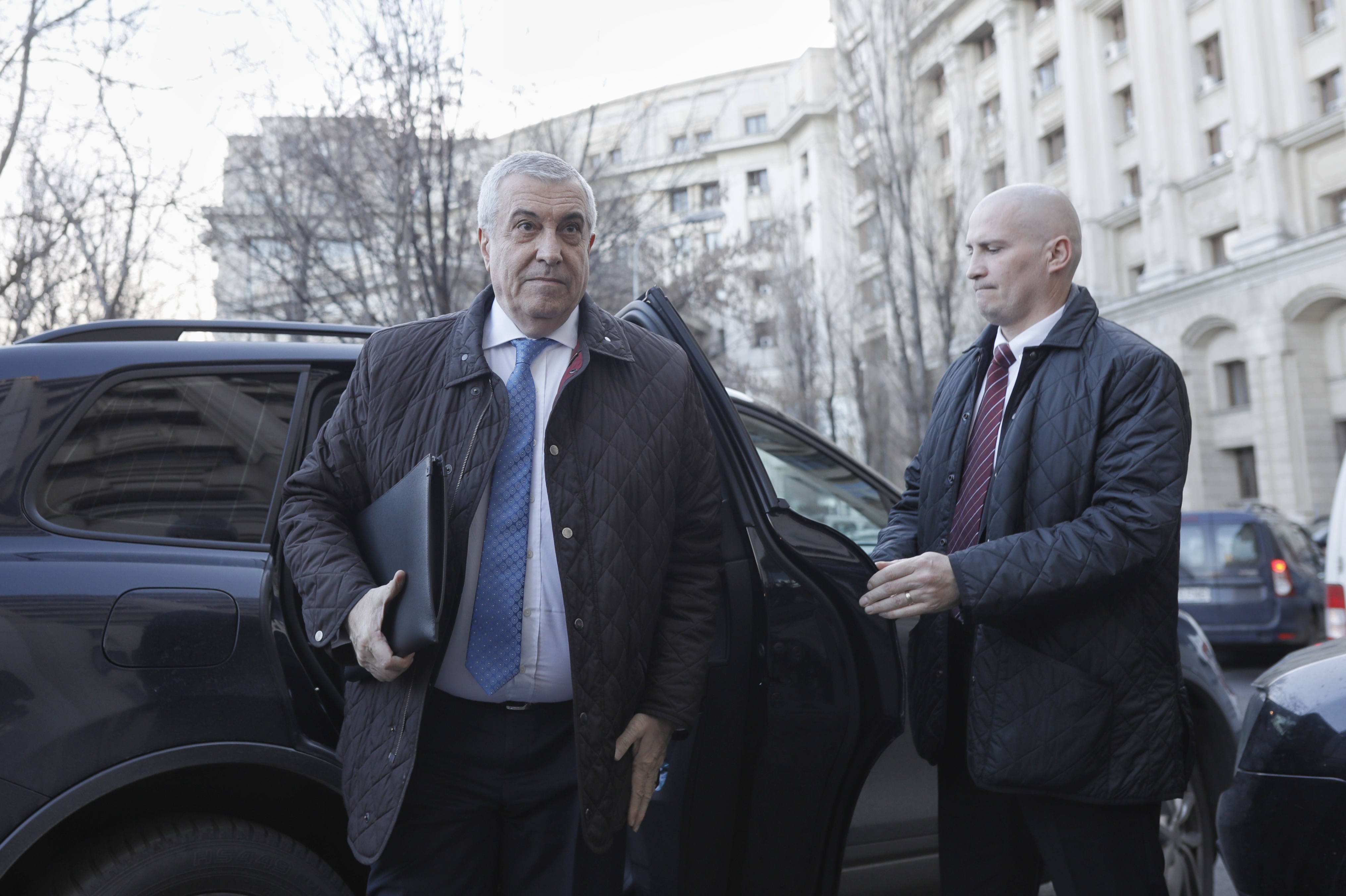 Călin Popescu-Tăriceanu, trimis în judecată pentru abuz în serviciu şi complicitate la uzurpare de calităţi oficiale