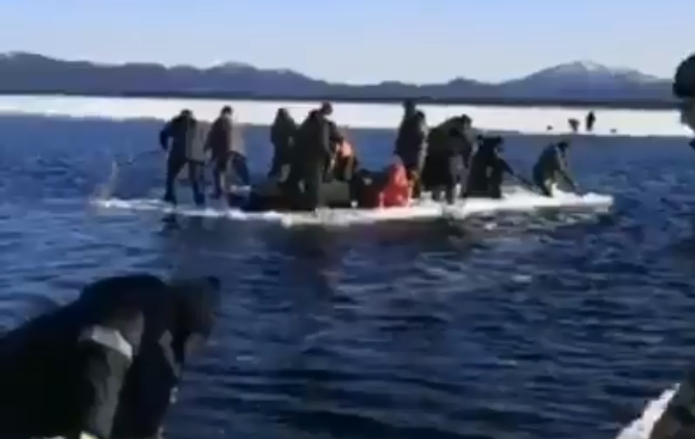 VIDEO Cum au ajuns 500 de rusi sa pluteasca pe o bucata de gheata care s-a desprins de insula Sahalin