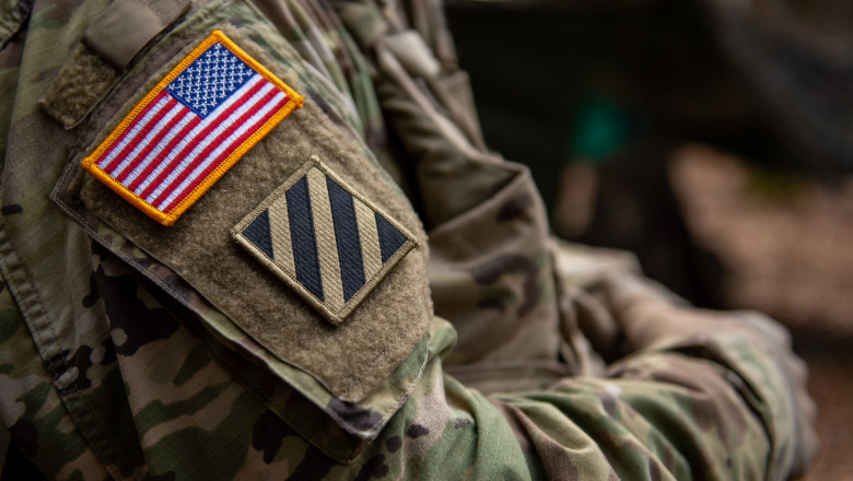 uniforma cu emblema steag american soldat sua