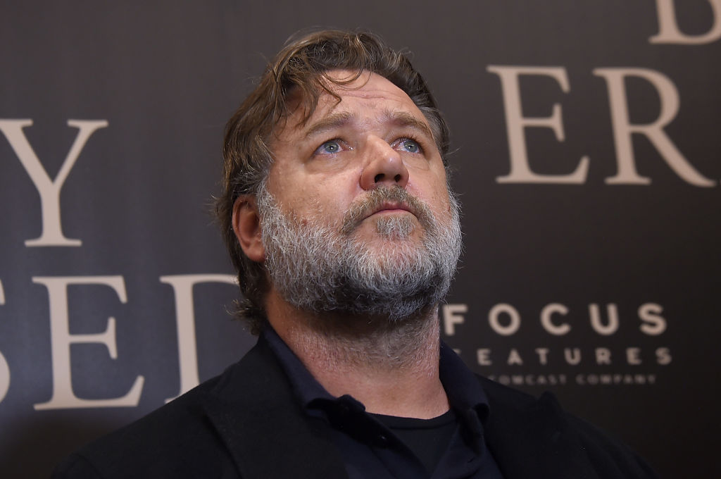 Russell Crowe arata cum si-a revenit dupa ploaie proprietatea lui mistuita de incendiu. Imaginile publicate de actor