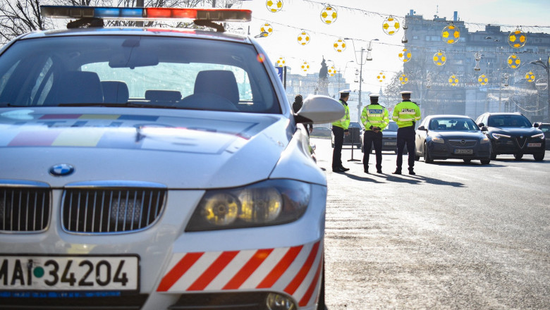politia romana Bucuresti, mașină de Poliție, polițiști în centrul Bucureștiului