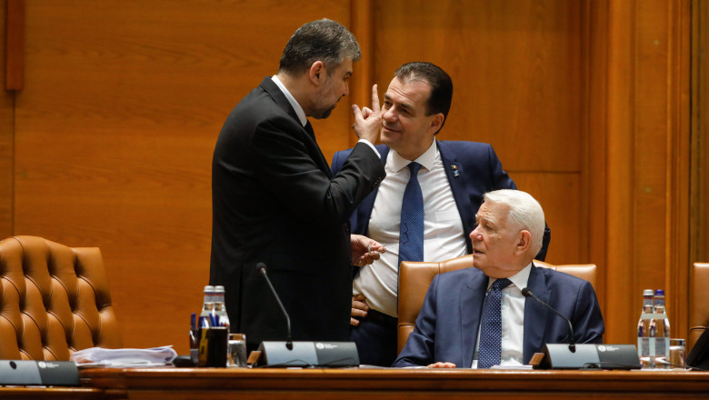Marcel Ciolacu și Ludovic Orban discută în Parlament