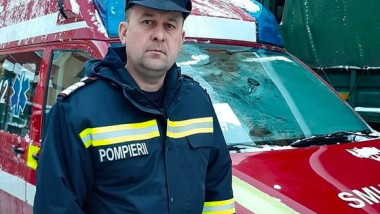 Pompierul Doru Boca i-a oferit bocancii de schimb unui sofer implicat intr-un accident rutier
