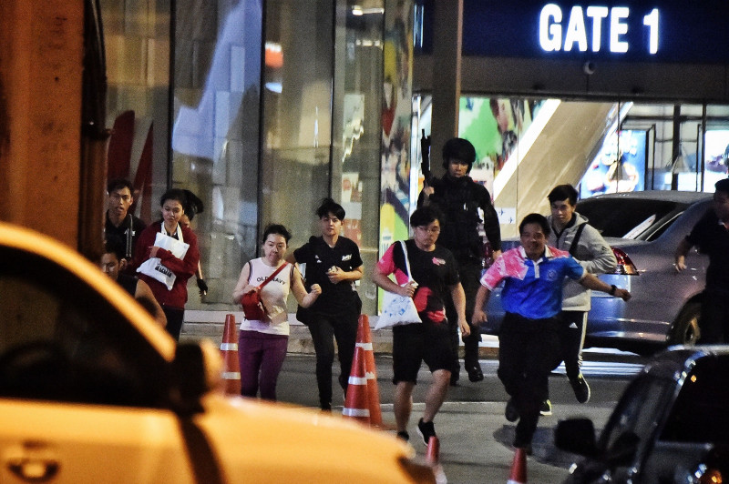 atac mall thailanda oameni fugind profimedia-0497203551