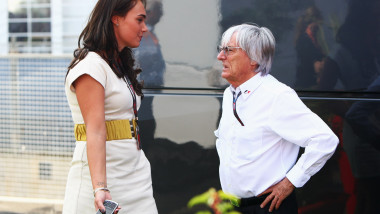 Bernie Ecclestone vorbind cu fiica sa, Tamara Ecclestone, în septembrie 2009, la Monza, în Italia