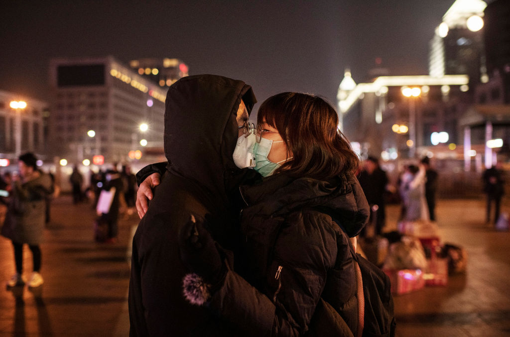 Sfântul Valentin, o zi tristă în China: „Nu vor fi flori anul acesta. Îi e frică să le cumpere, iar mie îmi e teamă să le ating”