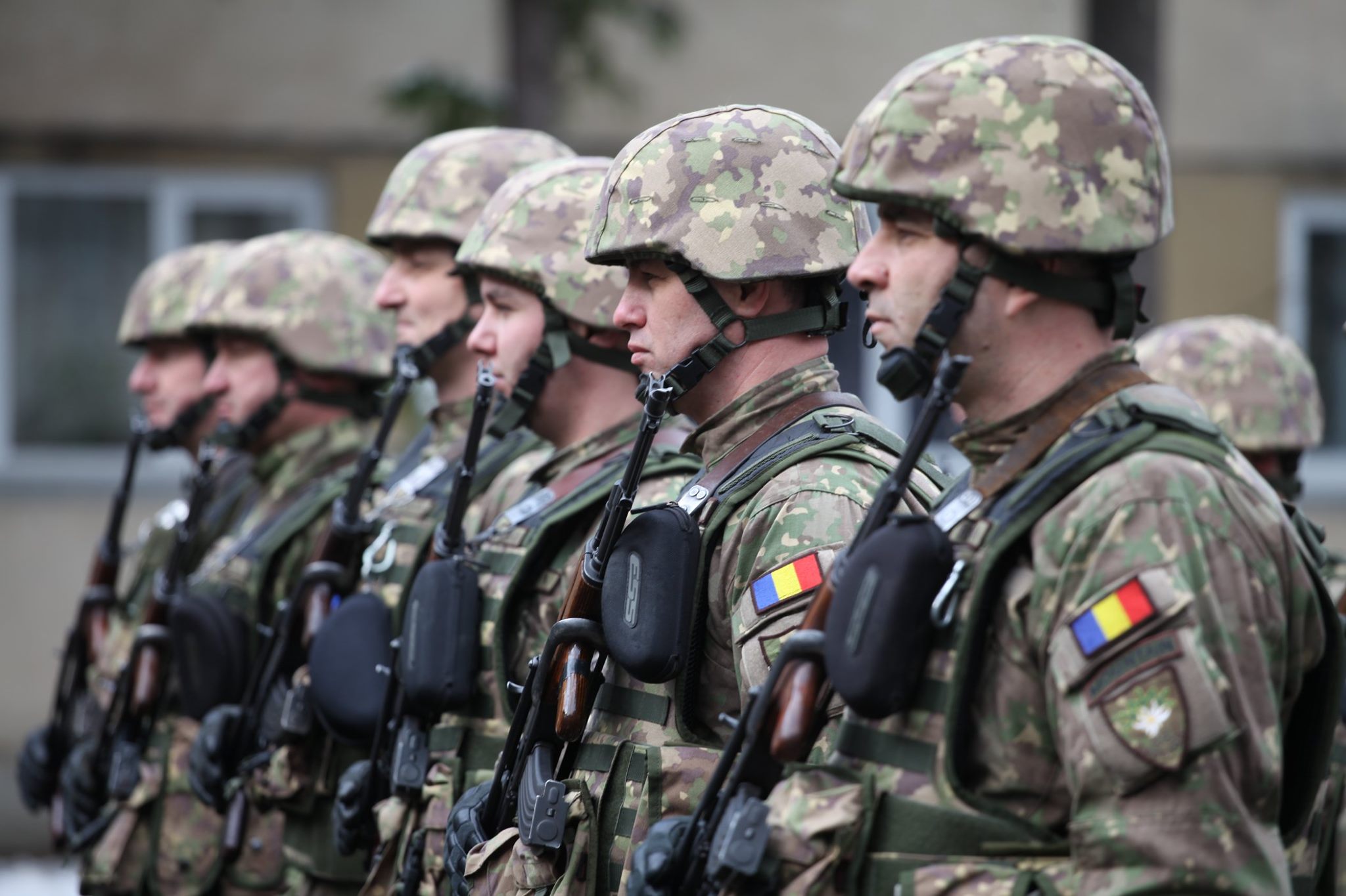 Ministerul Apărării vrea să atragă tineri și să-i antreneze militar. Cât poți câștiga ca rezervist