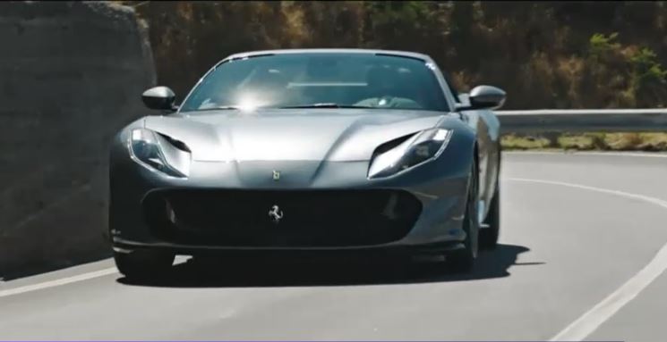 Metoda simplă găsită de hoţi pentru a fura maşini Ferrari chiar de sub nasul proprietarilor