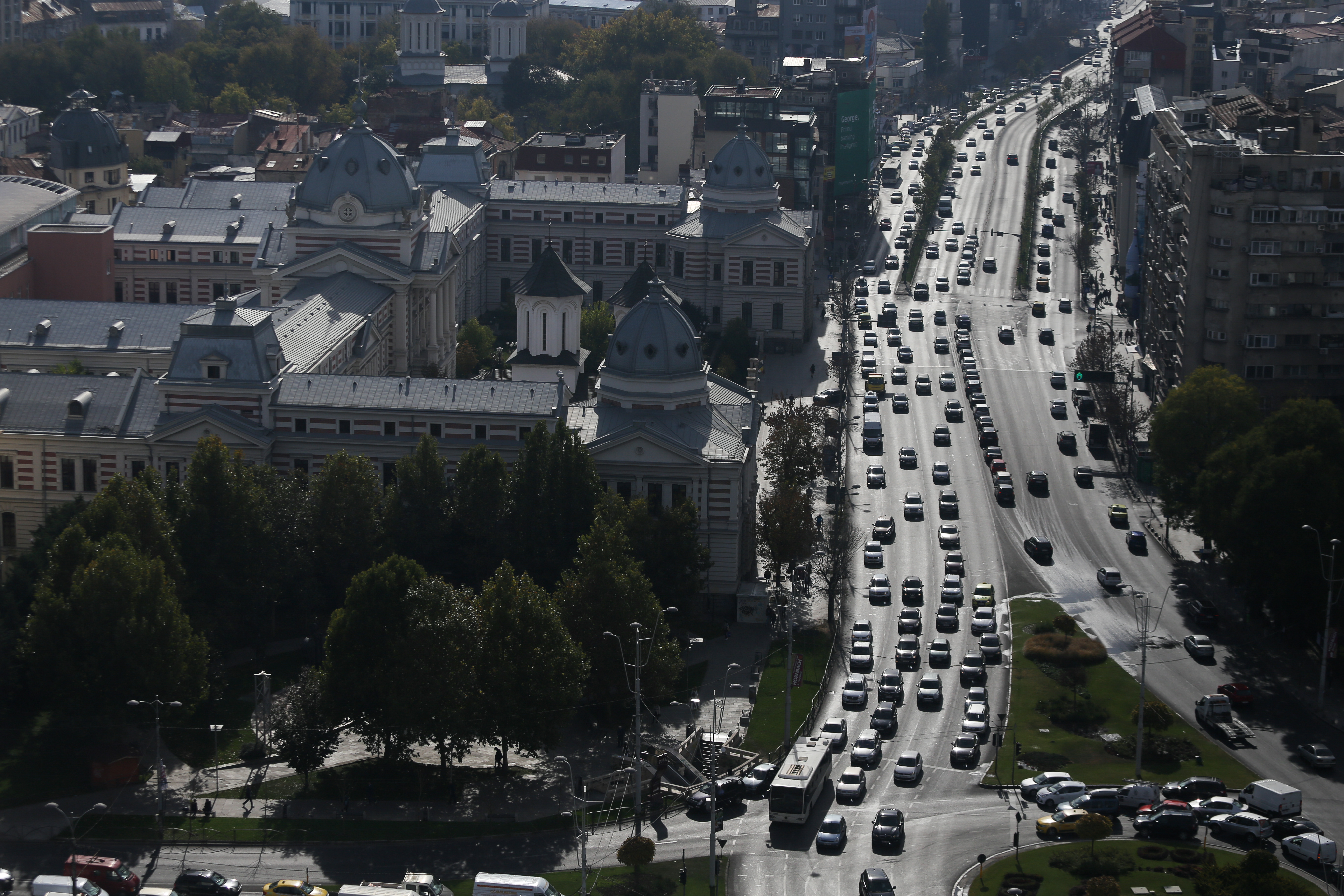 Primăria Bucureşti, dată în judecată din cauza calităţii aerului din Capitală