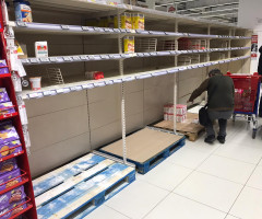 Isteria cumpărăturilor. Oficial: „Să evităm locurile aglomerate, iar supermarketurile în perioada asta sunt foarte aglomnerate”