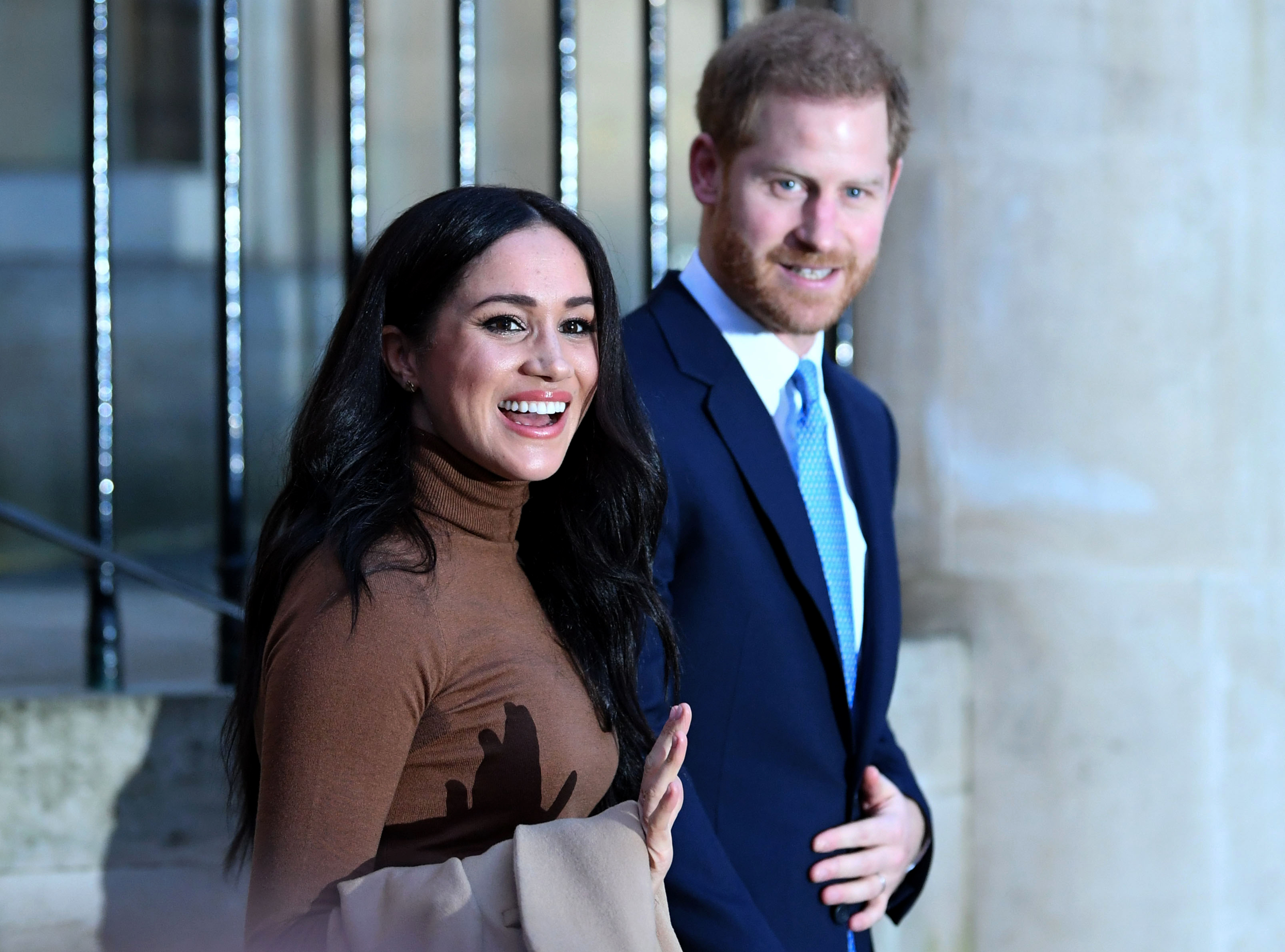 Prințul Harry și Meghan Markle au renunțat definitiv la atribuțiile regale