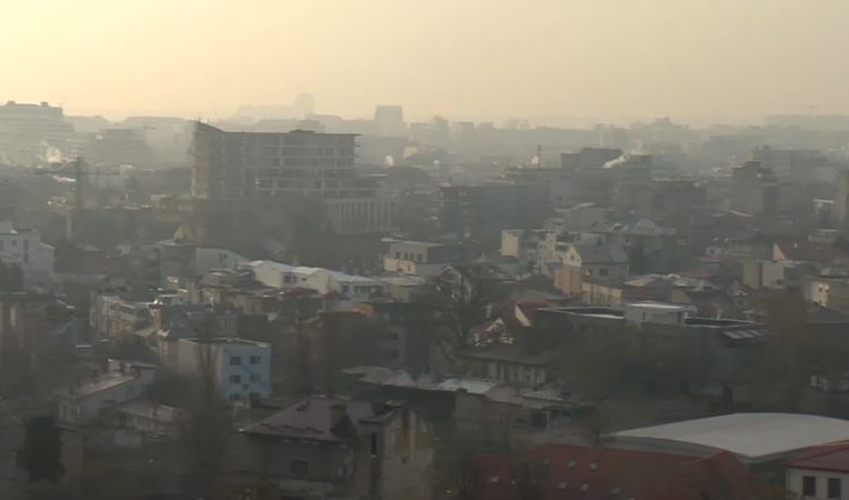Miros chimic, smog, senzaţie de sufocare. Cauzele aerului otravit din Bucuresti: „Mi-e si frica sa aerisesc”