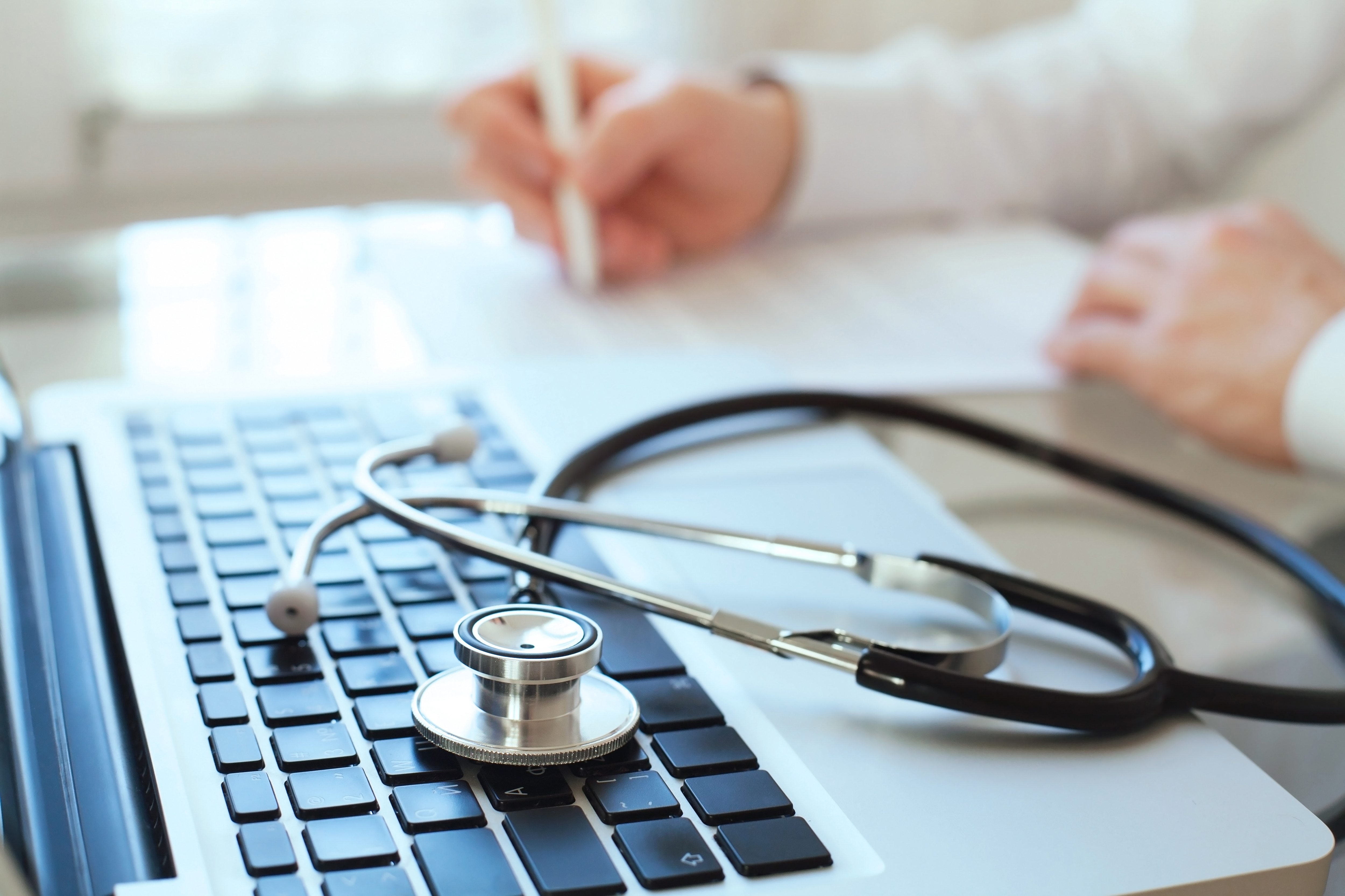 Medicii de familie cer CNAS să își asume că sistemul informatic nu e funcțional și îi afectează în mod direct pe pacienți