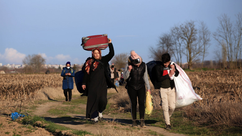(200228) -- EDIRNE (TURKEY), Feb. 28, 2020 () -- Refugees walk toward Turkey's border with Greece in the province of Edirne, Turkey, on Feb. 28, 2020. Some illegal refugees began walking toward Turkey's northwestern border with Greece on Thursday after Turkey announced that it would no longer stop them from going to Europe, local media reported. (), Image: 501802959, License: Rights-managed, Restrictions: WORLD RIGHTS excluding China - Fee Payable Upon Reproduction - For queries contact Avalon.red - sales@avalon.red London: +44 (0) 20 7421 6000 Los Angeles: +1 (310) 822 0419 Berlin: +49 (0) 30 76 212 251, Model Release: no, Credit line: Xinhua/Avalon.red / Avalon Editorial / Profimedia