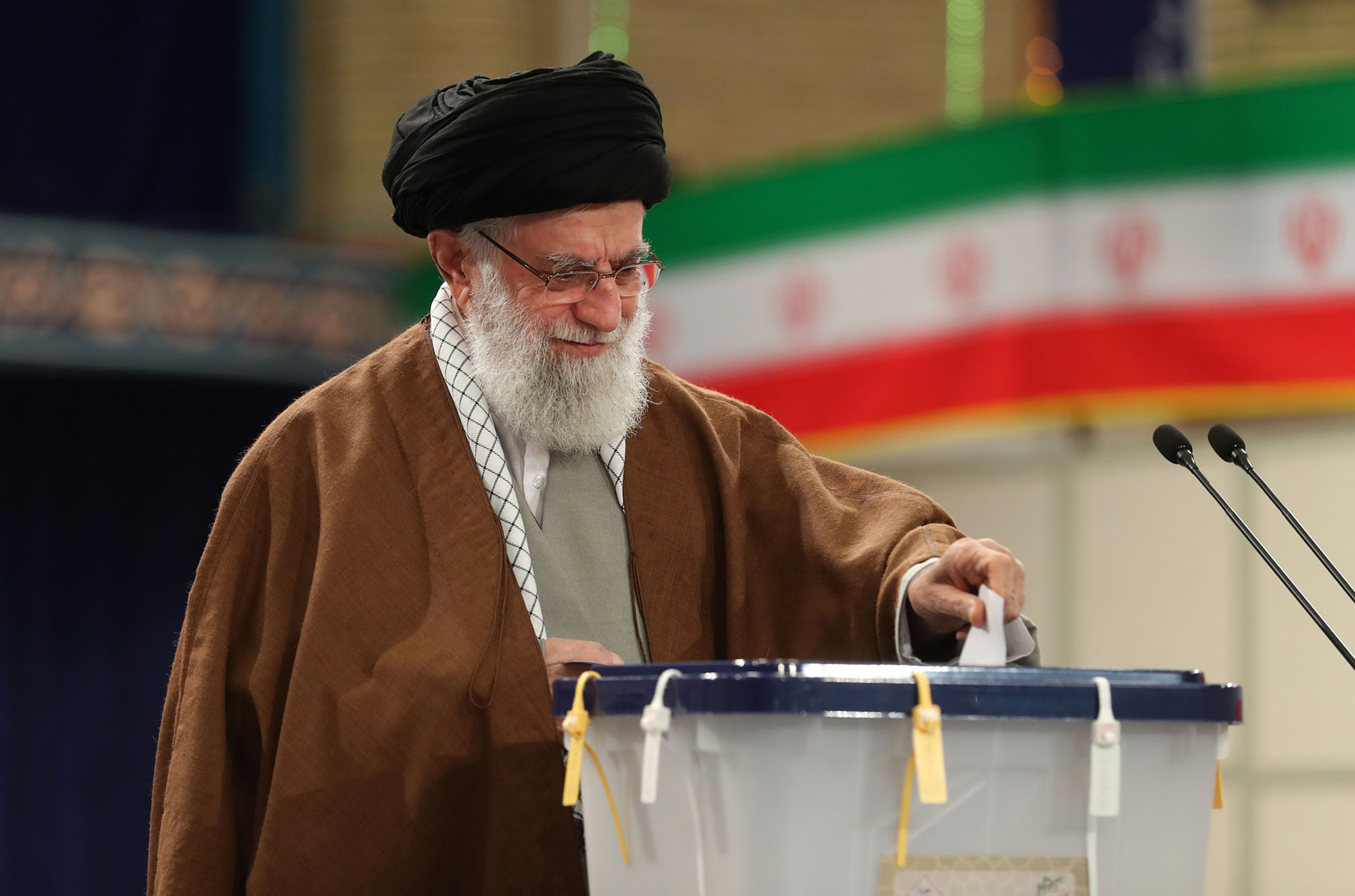 Ayatollahul Iranului a grațiat „zeci de mii” de deținuți