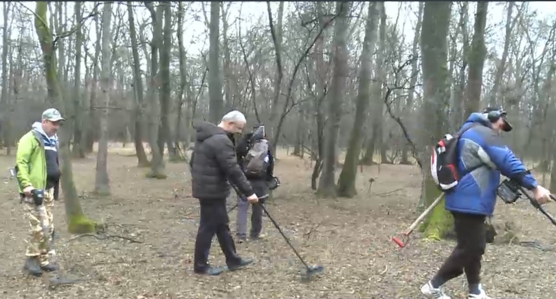 Comoara fabuloasa gasita intr-o padure din Buzau. Cat vor primi cei care au facut descoperirea