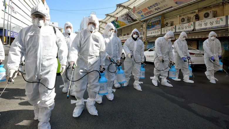 Dezinfecție pe străzile din DAEGU, Coreea de Sud, acolo unde o sectă a devenit focar al epidemiei de coronavirus