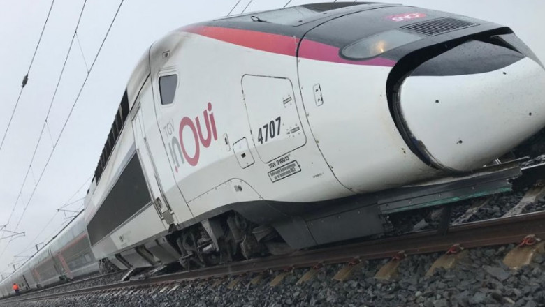Un tren de mare viteza a deraiat in Franta