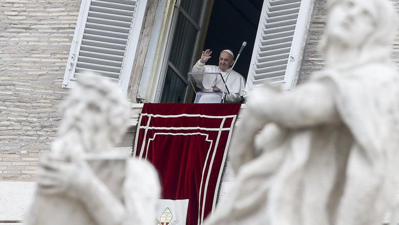 Papa Francisc a reaparut in public dupa o absenta de 4 zile