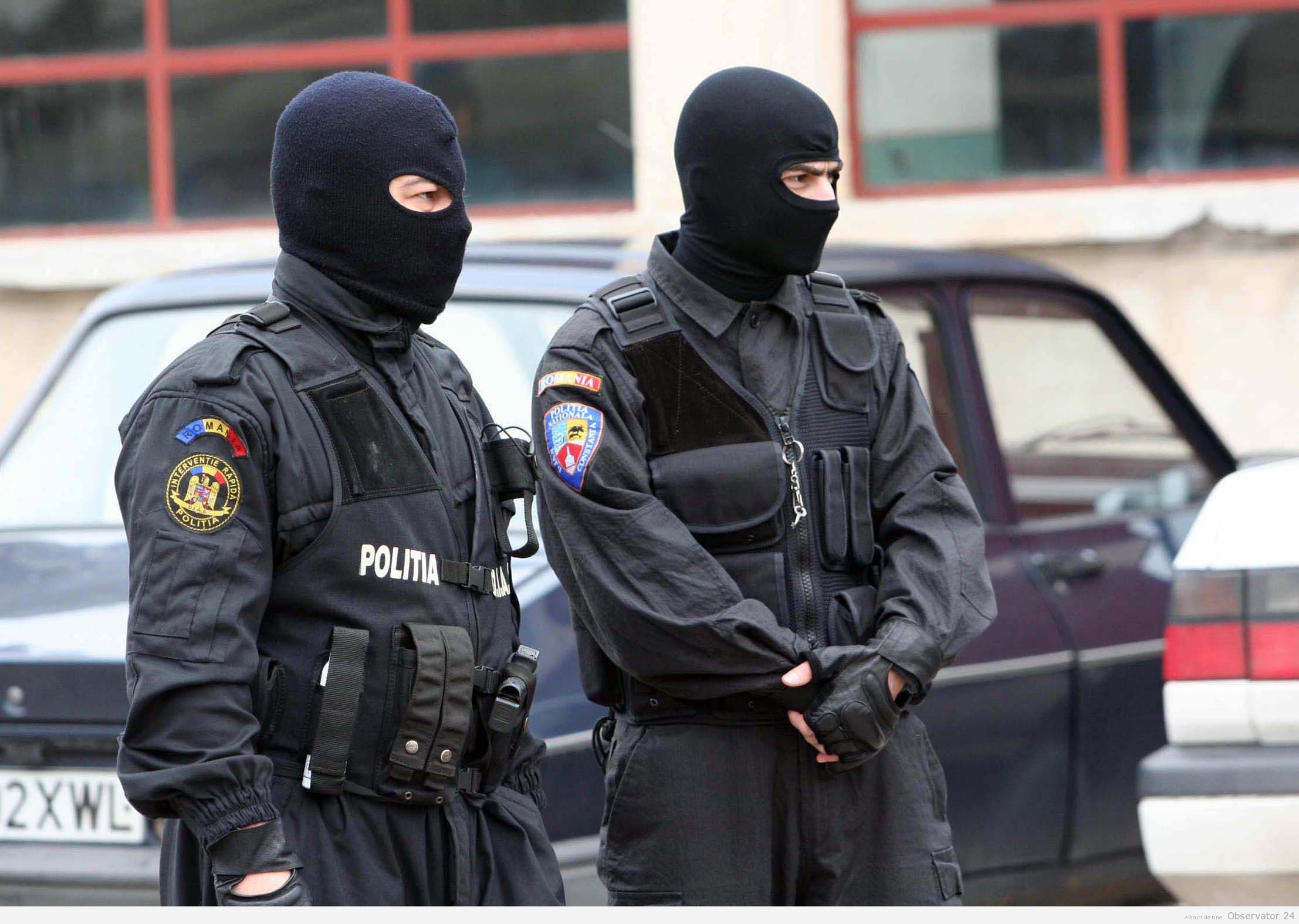 Percheziții la persoane bănuite că închiriau mașini de lux, apoi le vindeau mai departe. Cum acționau cei cinci suspecți