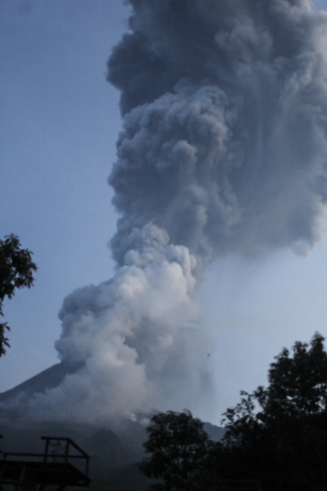 Vulcanul Merapi a erupt, in Indonezia
