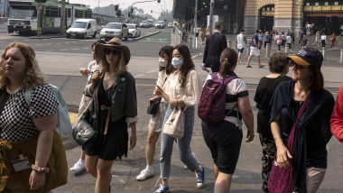 Melbourne Suffers Hazardous Air Quality As Bushfire Smoke Blankets City
