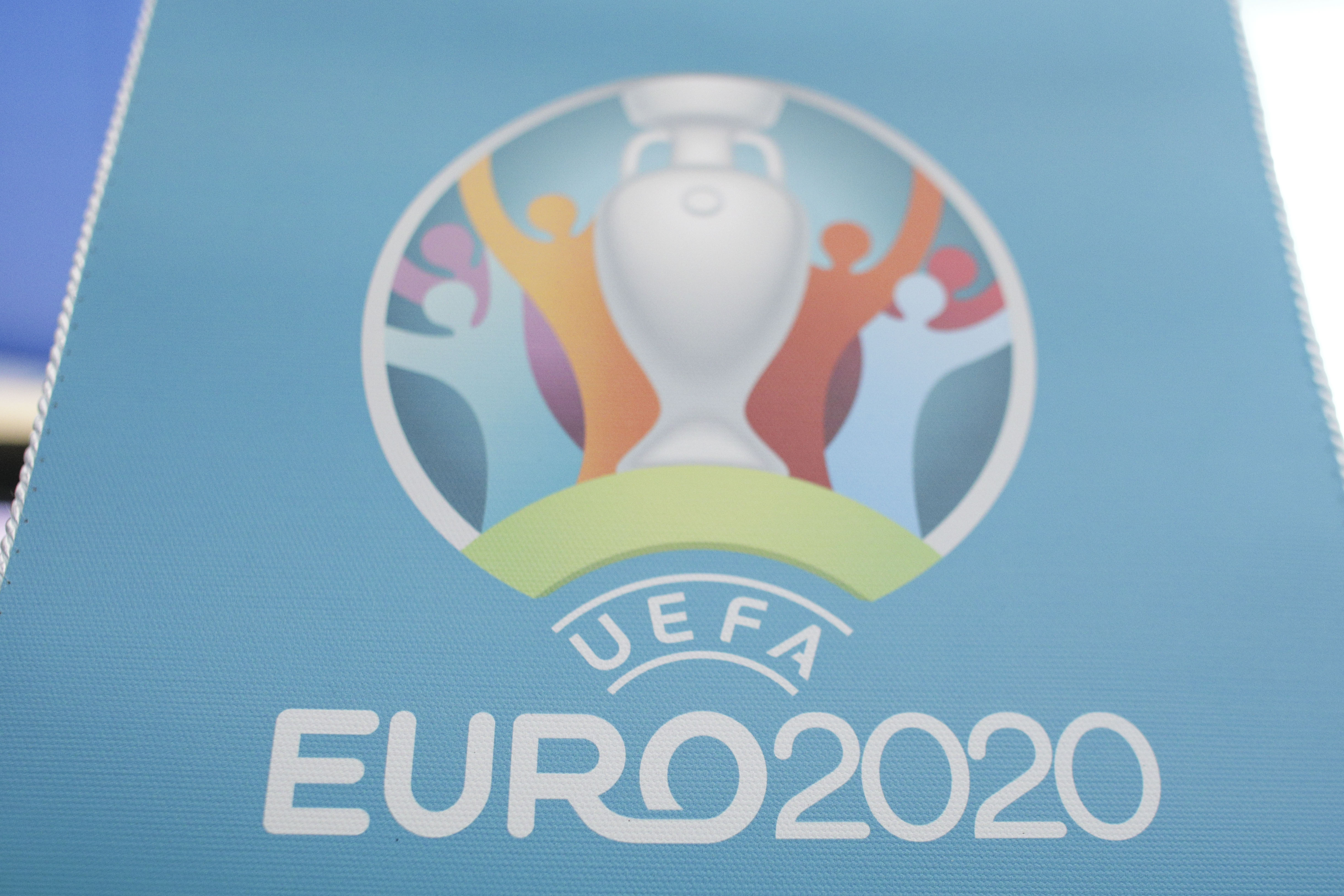 UEFA vrea sa renunţe la trei oraşe gazda de la EURO 2020