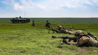 militari români participă la un exerciţiu miilitar NATO