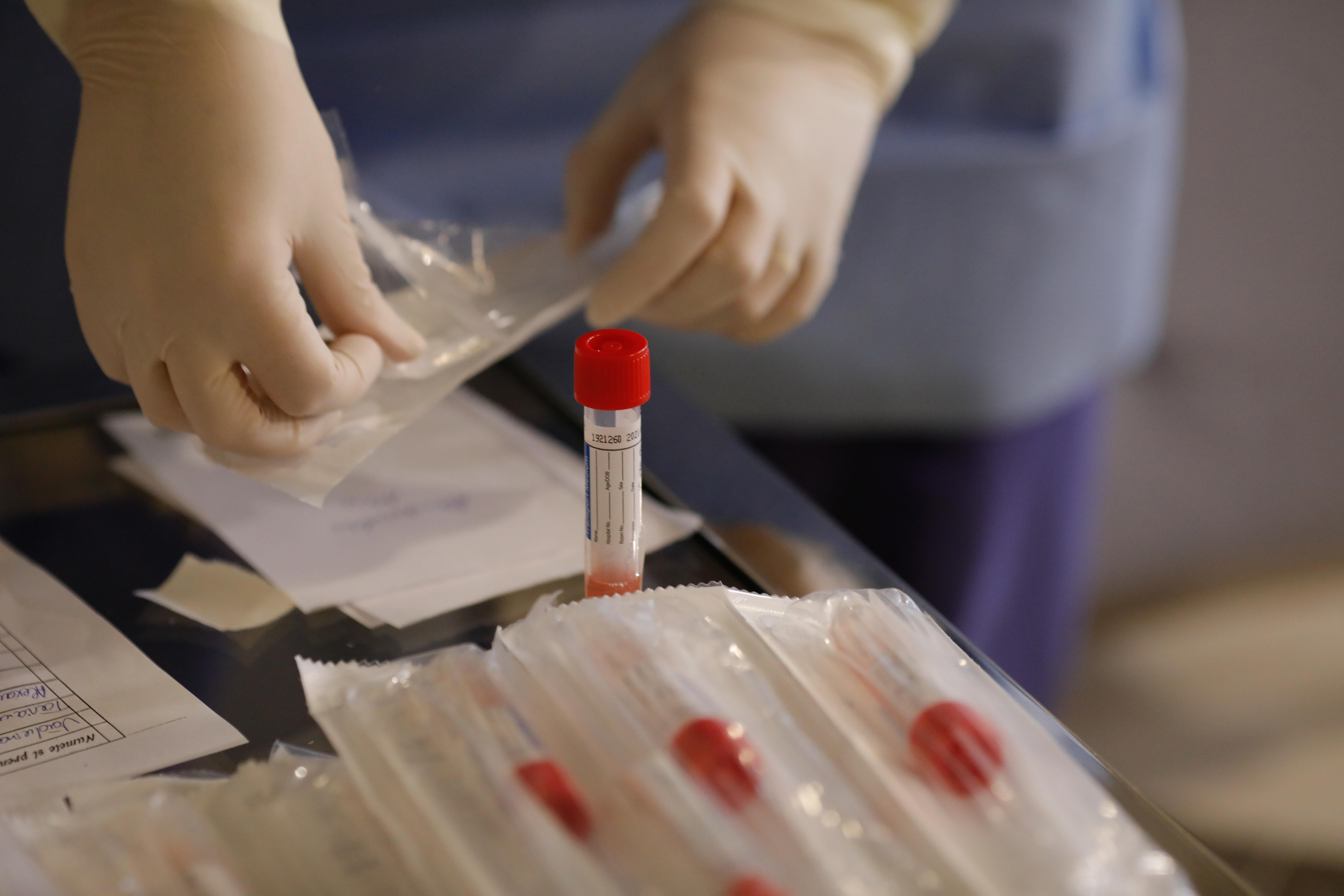 Numărul cazurilor de COVID se menține scăzut. Aproape o zecime din pacienții de la ATI au certificat de vaccinare