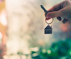 Zeci de oameni au fost păcăliți să plătească 1.138.000 de euro pentru același apartament