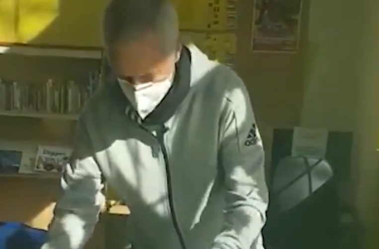 Jose Mourinho livreaza alimente batranilor in timpul pandemiei de coronavirus VIDEO