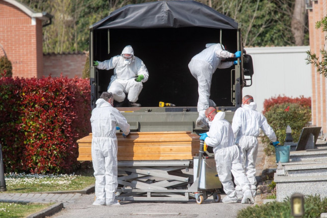 Ferrara, Italy. 21st Mar, 2020. Ferrara, March 21, 2020. Italian army's trucks transport the bodies of people dead in Bergamo (Italy) due to coronavirus infection to the cremation temple in Ferrara, Italy. Credit: Filippo Rubin/Alamy Live News