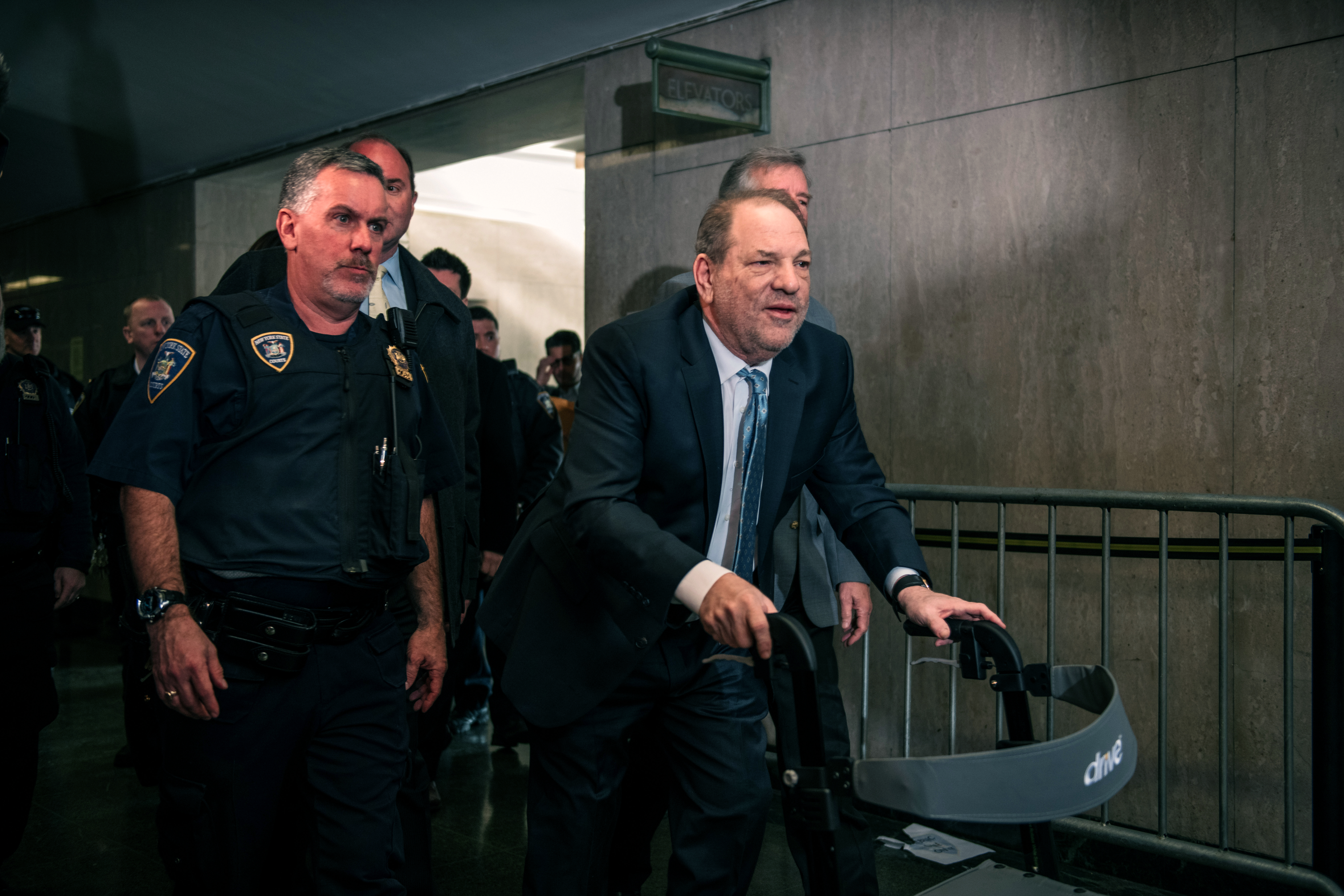 Harvey Weinstein, găsit vinovat de viol și agresiuni sexuale. Fostul producător de la Hollywood riscă alți 24 de ani în închisoare