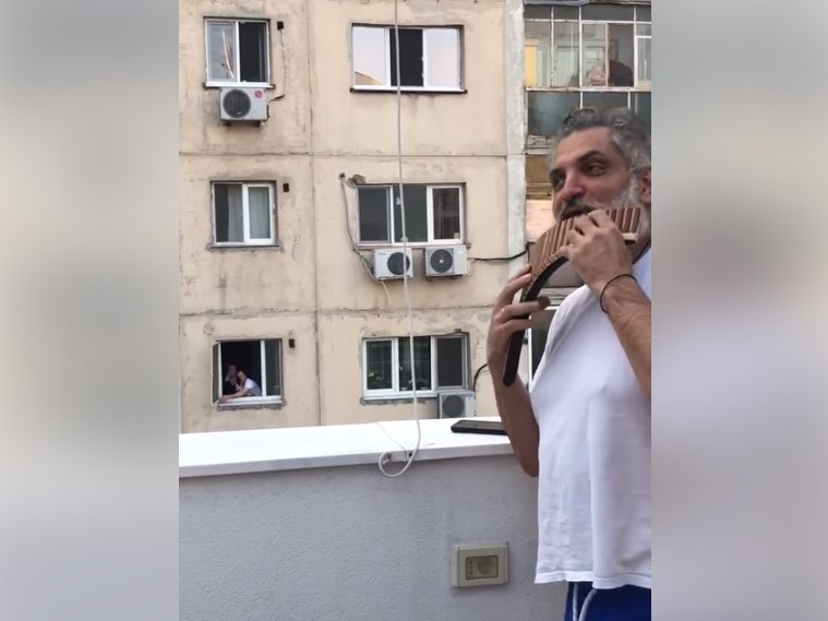 VIDEO. Damian Draghici, concert din balconul apartamentului. Reacţia vecinilor