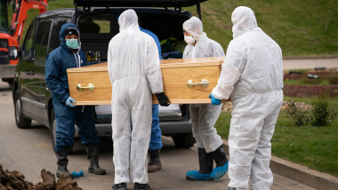 mort de coronavirus carat in cosciug sigilat la cimitir