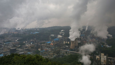 poluare industrială aer emisii gaze