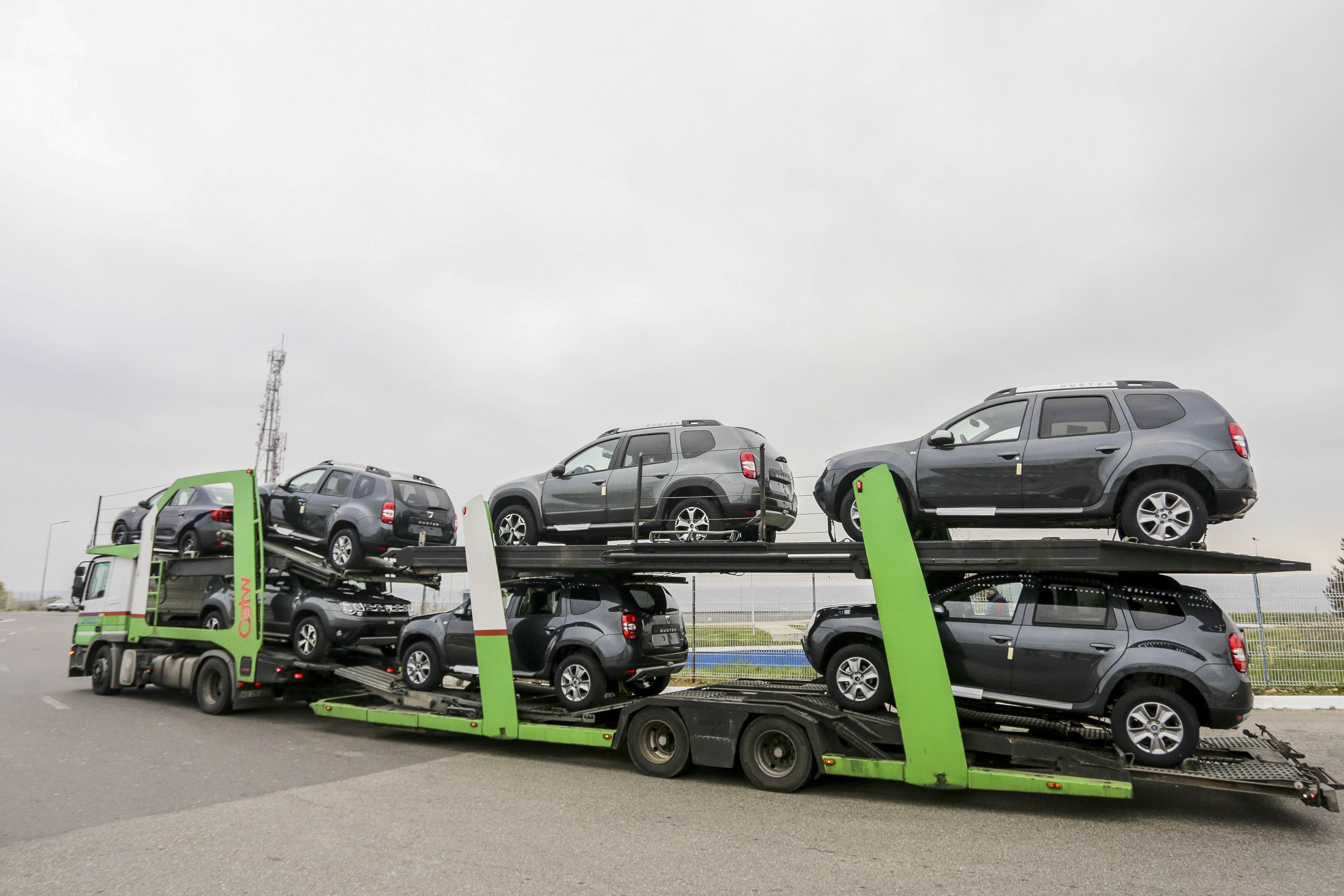 Val de concedieri voluntare la Dacia: unu din 10 angajați Dacia vor fi înlocuiți cu roboți