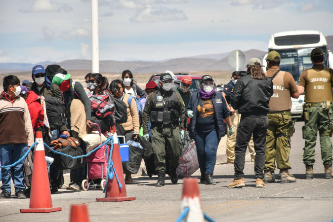 Bolivia foloseşte armata pentru a respinge bolivieni care încearcă să revină acasă din străinătate