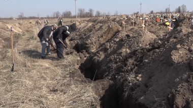 Peste 600 de morminte au fost săpate la Dniepro, în Ucraina, în eventualitatea unor decese din cauza Covid-19