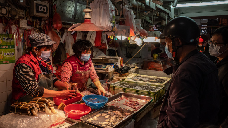 MACAU, CHINA - JANUARY 28: Residents wearing face masks purchase seafood at a wet market on January 28, 2020 in Macau, China. The number of cases of a deadly new coronavirus rose to over 4000 in mainland China Tuesday as health officials locked down the city of Wuhan last week in an effort to contain the spread of the pneumonia-like disease which medicals experts have confirmed can be passed from human to human. In an unprecedented move, Chinese authorities put travel restrictions on the city which is the epicentre of the virus and neighbouring municipalities affecting tens of millions of people. At least six people have reportedly contracted the virus in Macau. The number of those who have died from the virus in China climbed to over 100 on Tuesday and cases have been reported in other countries including the United States, Canada, Australia, France, Thailand, Japan, Taiwan and South Korea. (Photo by Anthony Kwan/Getty Images)