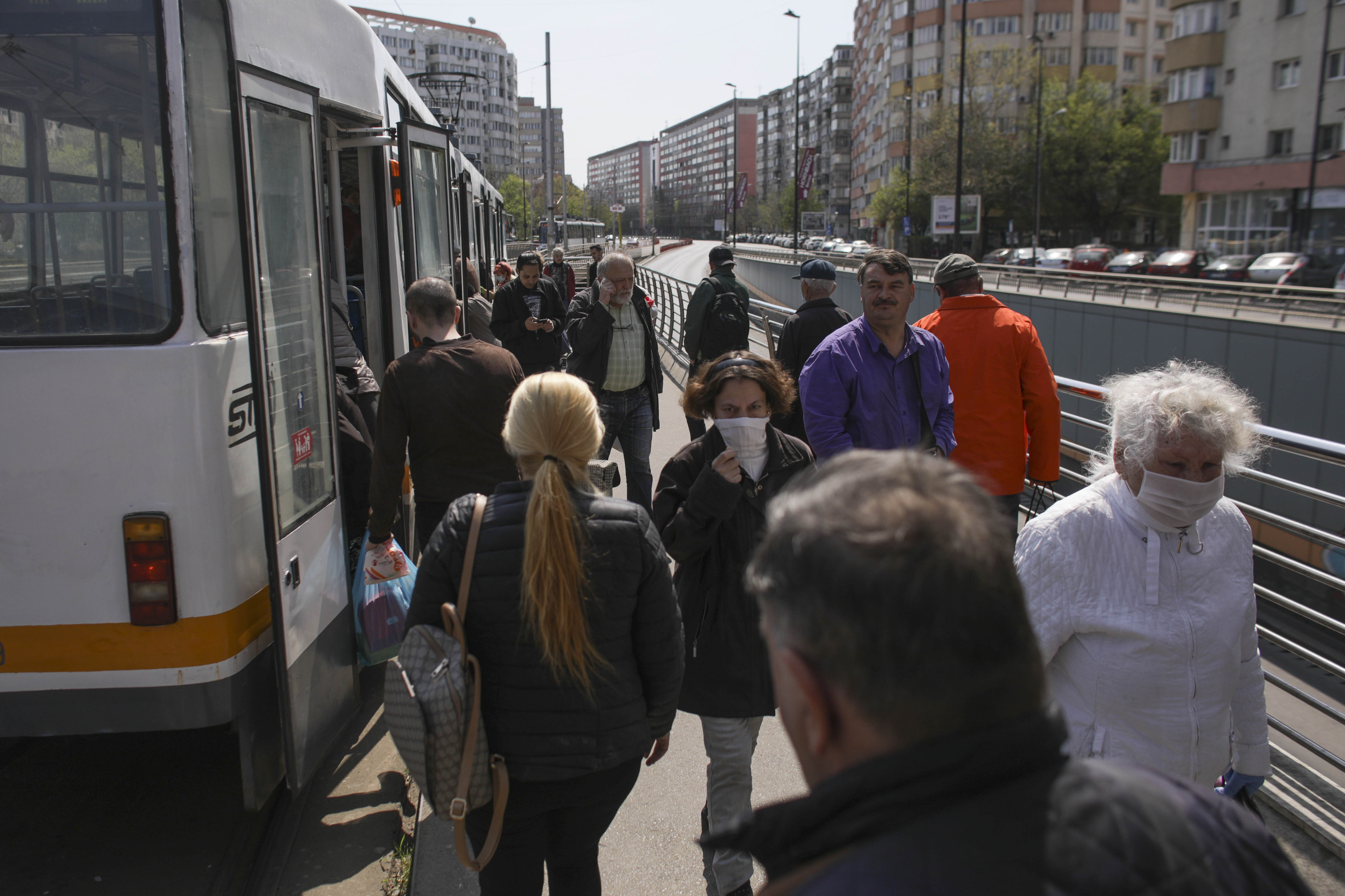 Medicii vorbesc de o evoluție ușor favorabilă a pandemiei în România