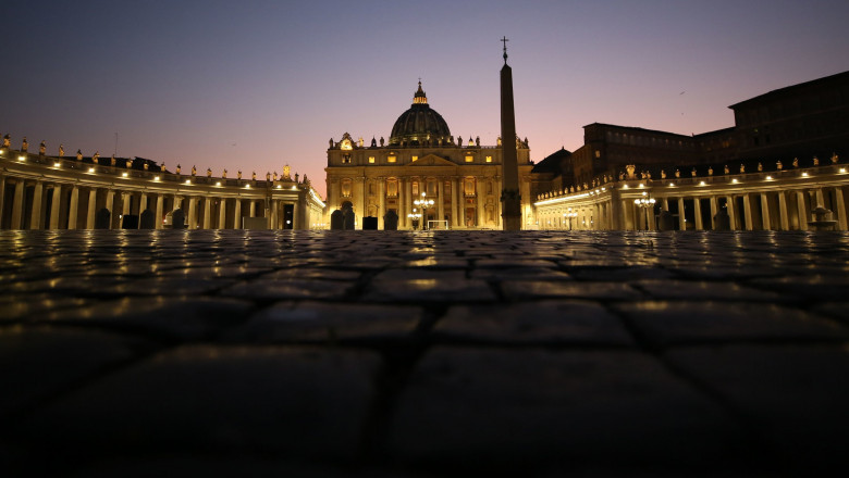 Vatican city, Vatican. A view of Saint Peter's Basilica during the way of the cross on April 10th 2020. The ceremony chaired by Pope Francis from the sagrato is held in an empty Piazza San Pietro due to the covid19 pandemic. Pope Francis chairs The way of the Cross, Vatican City, Italy - 10 Apr 2020, Image: 513598301, License: Rights-managed, Restrictions: , Model Release: no, Credit line: Giuseppe Pino Fama/Pacific Press / Shutterstock Editorial / Profimedia