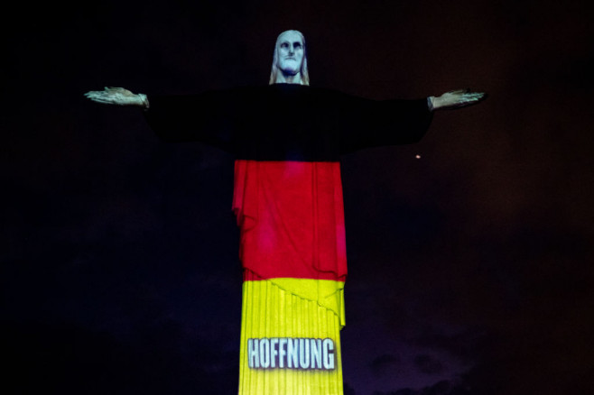 Act of Consecration of Brazil and Tribute to Medical Workers at the Christ the Redeemer Amidst the Coronavirus (COVID - 19) Pandemic