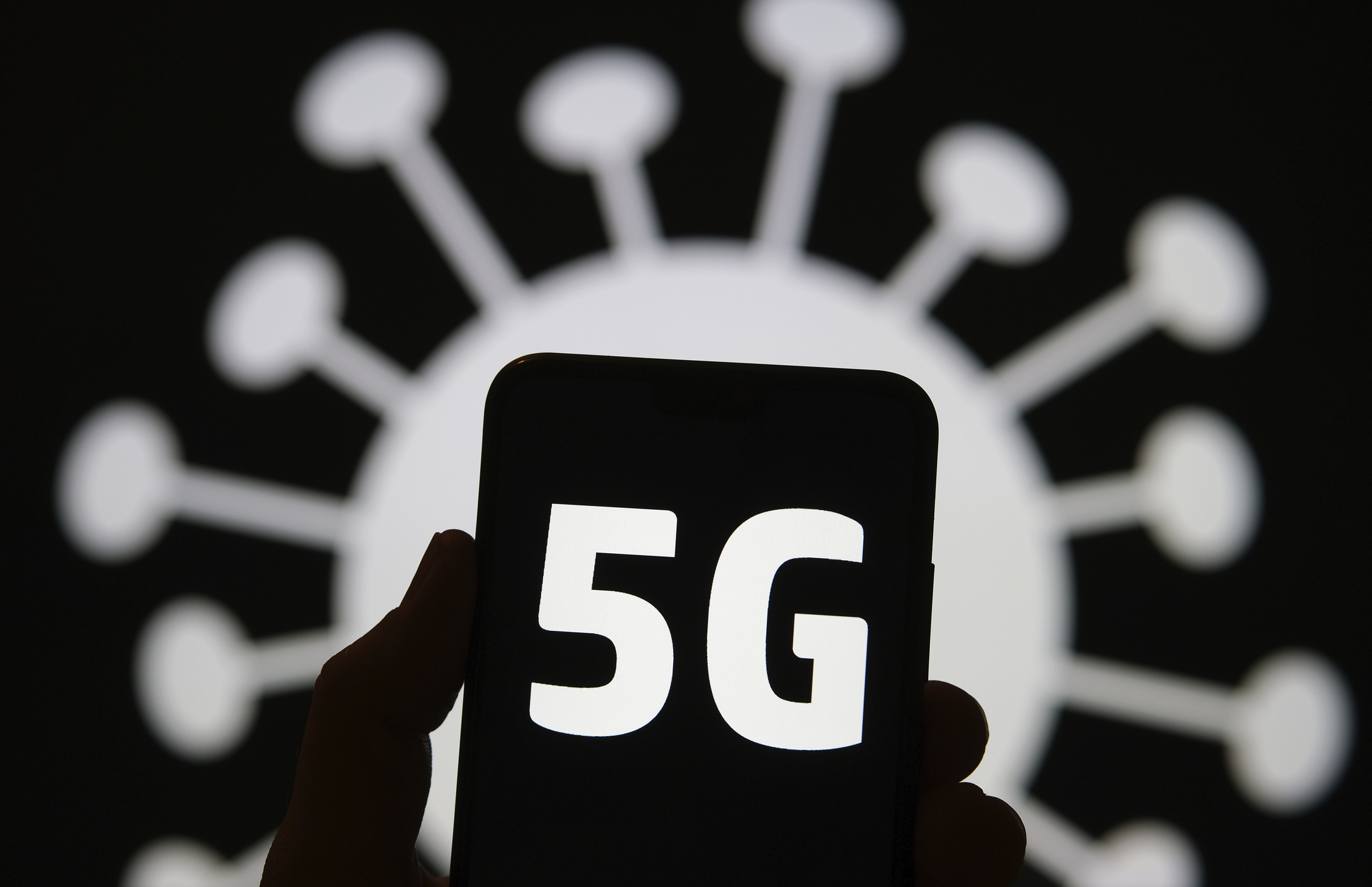 Studiu ANCOM: Doar 15% dintre români cred în conspirațiile legate de tehnologia 5G