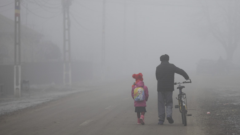 ceata-scoala-rural-fetita-parinte-bicicleta_INQUAM_Photos_Octav_Ganea