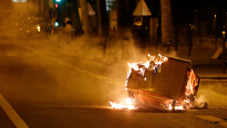 Violente in suburbiile Paisului