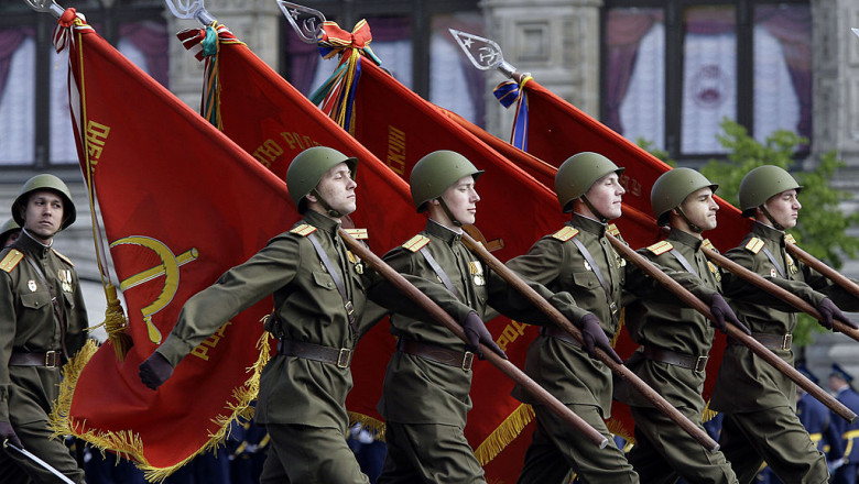 GettyImages-paradă militară rusia moscova soldați