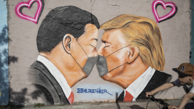 Donald Trump Xi Jinping sarut prin mască