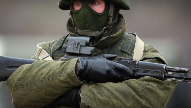 militar rus, omuleţ verde, soldat rus trupele speciale