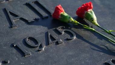 GettyImages-sfarsitul celui de-al doilea razboi mondial trandafir 1945 victime
